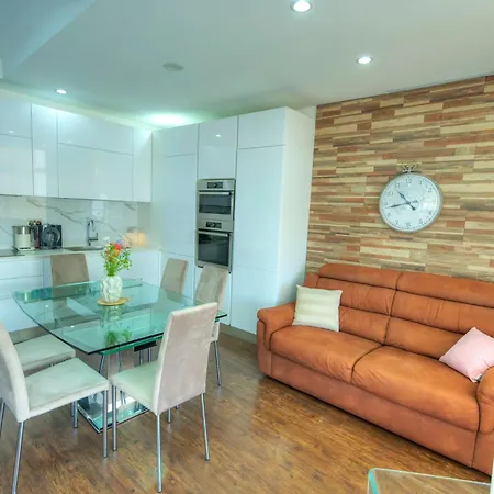 Roof Terrace, Seaview 3 Bedroom Penthouse Goslm-11 *