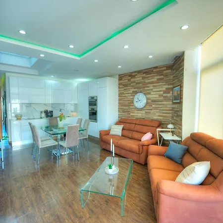 Roof Terrace, Seaview 3 Bedroom Penthouse Goslm-11 Apartment