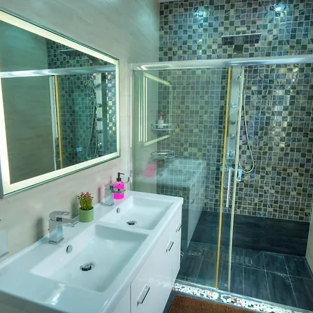 Апартаменты Roof Terrace, Seaview 3 Bedroom Penthouse Goslm-11