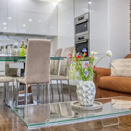 아파트 Roof Terrace, Seaview 3 Bedroom Penthouse Goslm-11