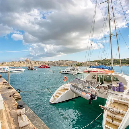 Roof Terrace, Seaview 3 Bedroom Penthouse Goslm-11