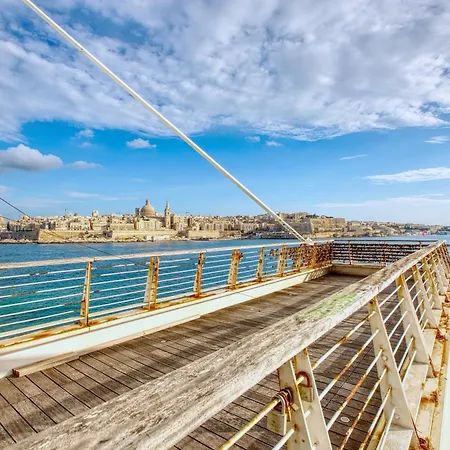 Roof Terrace, Seaview 3 Bedroom Penthouse Goslm-11