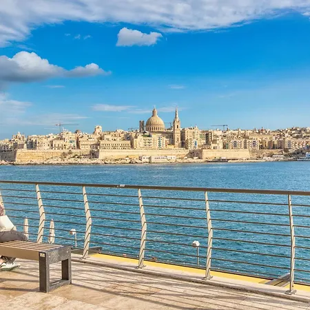 Roof Terrace, Seaview 3 Bedroom Penthouse Goslm-11 *