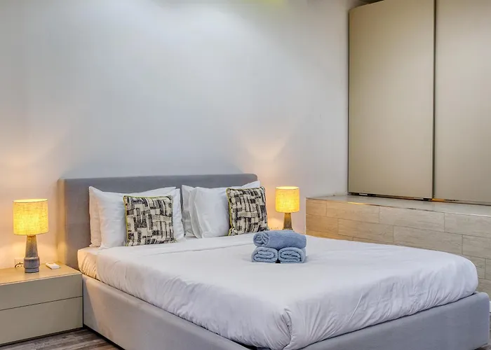 Apartamento Roof Terrace, Seaview 3 Bedroom Penthouse Goslm-11 Sliema