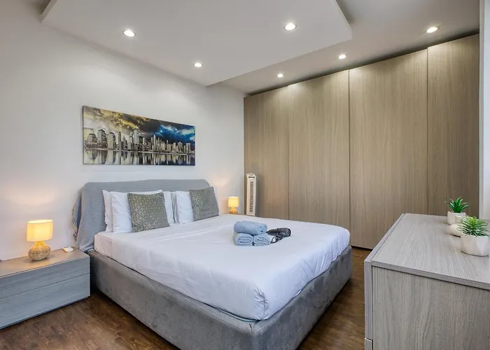 Roof Terrace, Seaview 3 Bedroom Penthouse Goslm-11 *