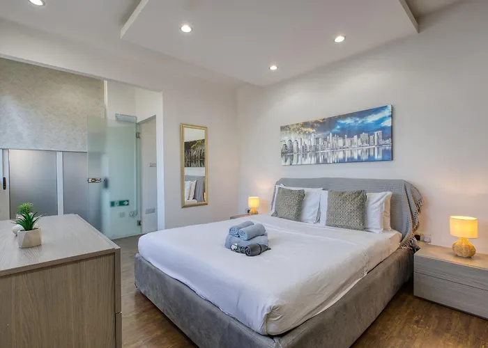 Roof Terrace, Seaview 3 Bedroom Penthouse Goslm-11 Apartamento Sliema