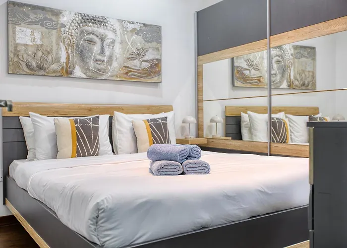 Roof Terrace, Seaview 3 Bedroom Penthouse Goslm-11 * Sliema