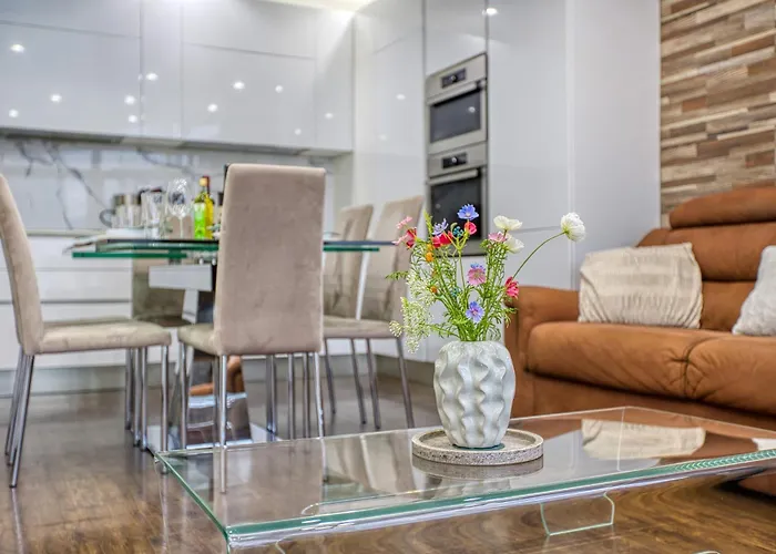 Apartamento Roof Terrace, Seaview 3 Bedroom Penthouse Goslm-11