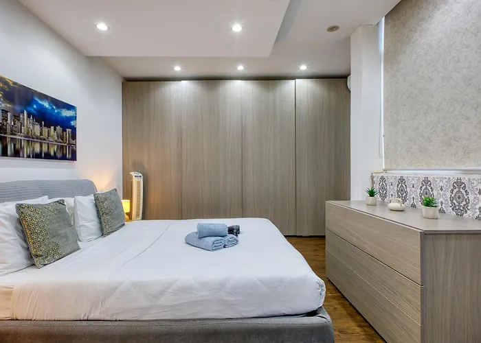 Roof Terrace, Seaview 3 Bedroom Penthouse Goslm-11 Sliema