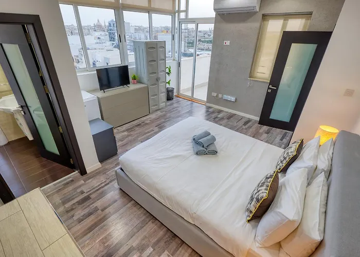 Roof Terrace, Seaview 3 Bedroom Penthouse Goslm-11 *