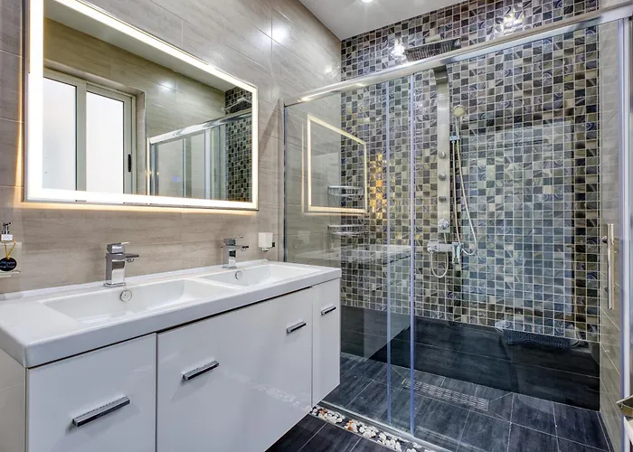 Roof Terrace, Seaview 3 Bedroom Penthouse Goslm-11 *