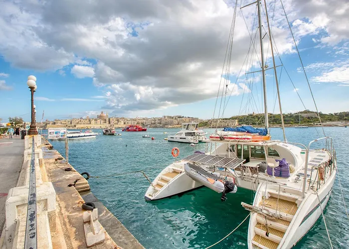 Roof Terrace, Seaview 3 Bedroom Penthouse Goslm-11