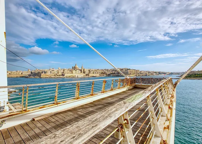 Roof Terrace, Seaview 3 Bedroom Penthouse Goslm-11