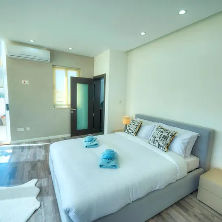 Apartment Roof Terrace, Seaview 3 Bedroom Penthouse Goslm-11 *